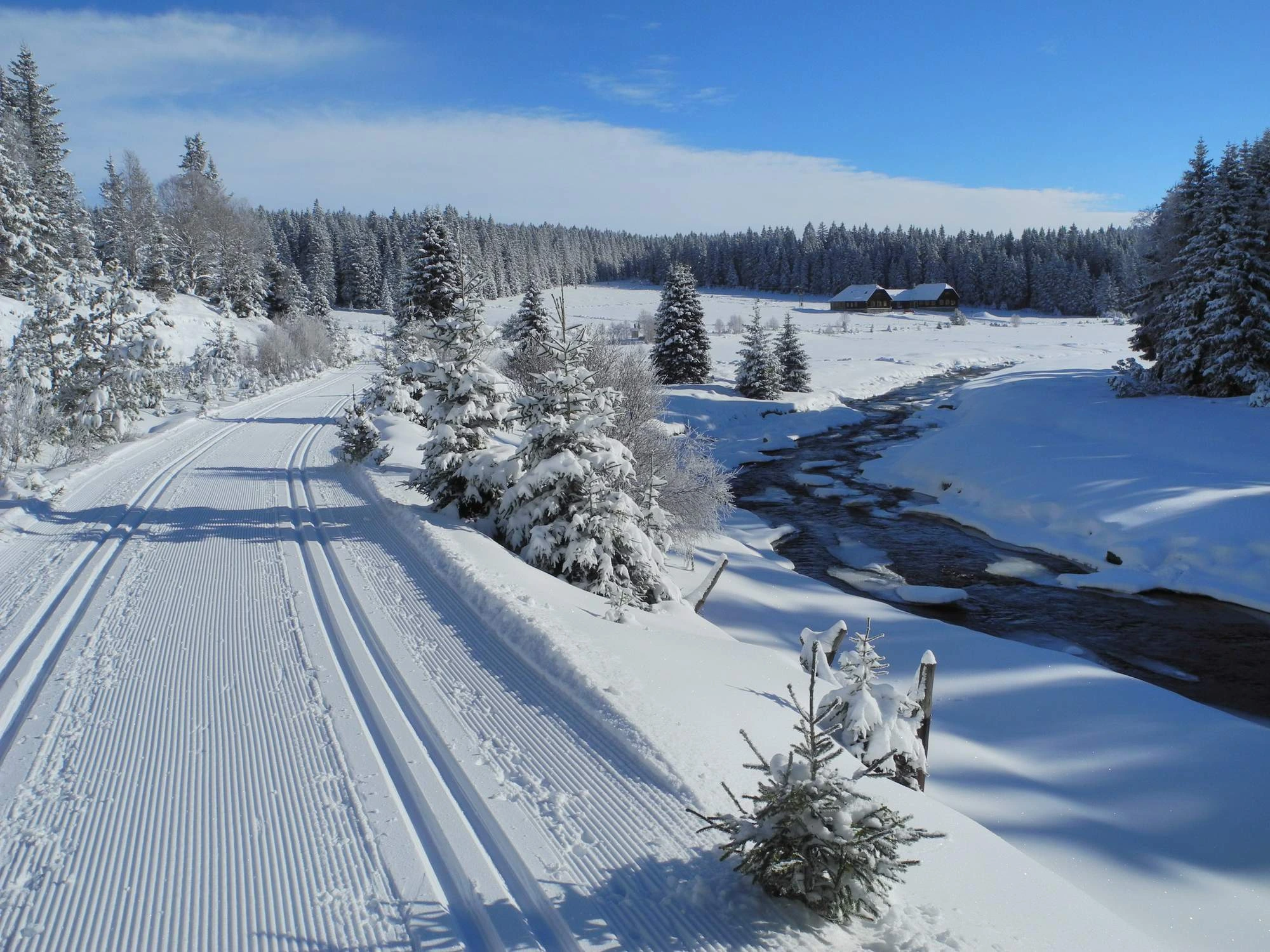 6 tips for low-cost skiing trips in Šumava for beginners